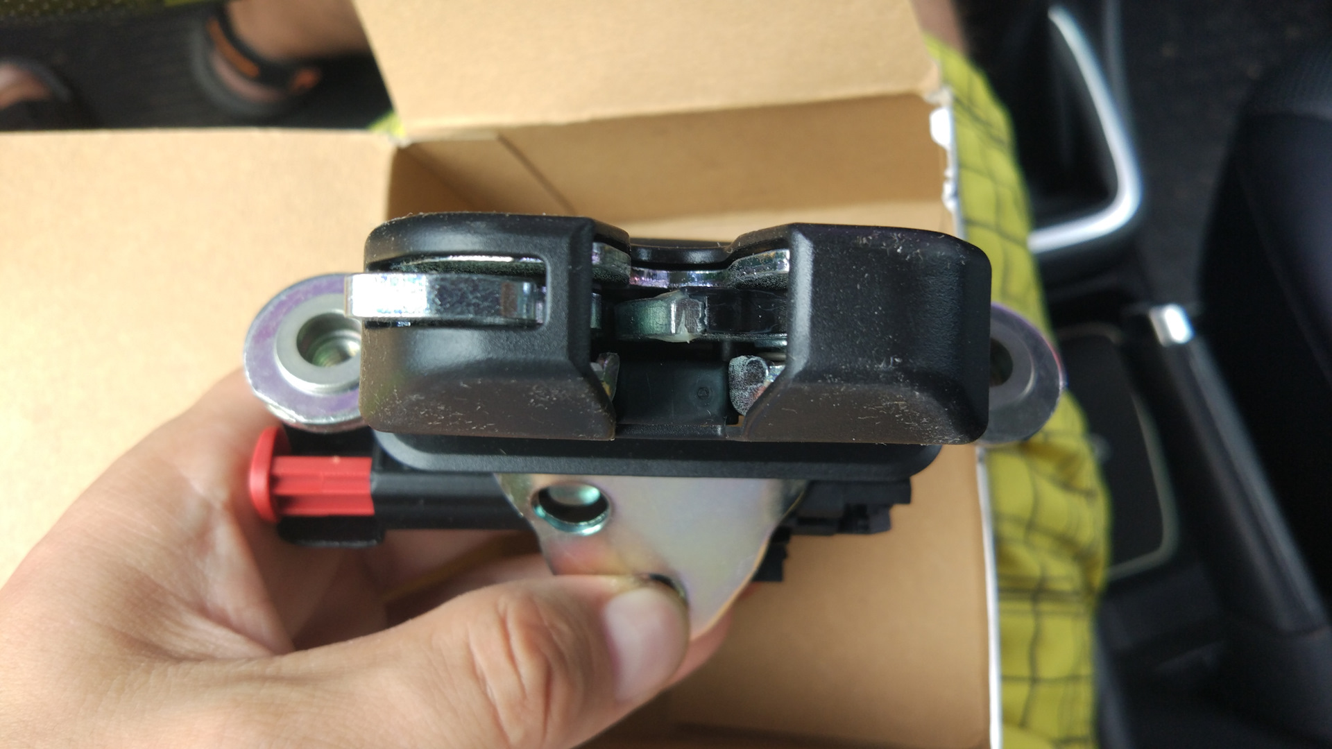 замок багажника поло седан 2012 года. Volkswagen polo 2020 замок багажника. замок багажника polo седан. замок багажника volkswagen polo 2010 хэтчбек.