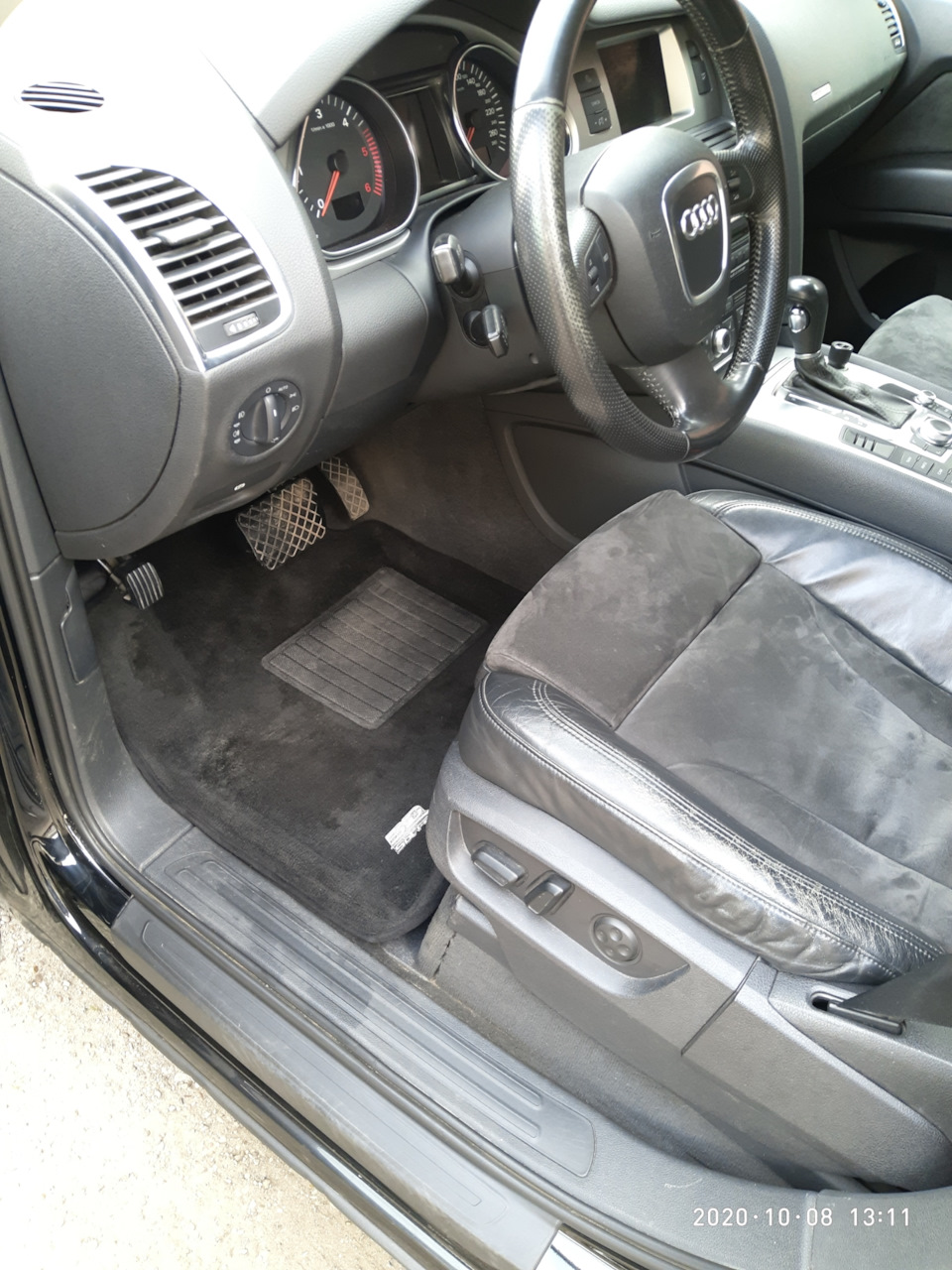 Коврики в салон — Audi Q7 (1G), 3 л, 2007 года | аксессуары | DRIVE2