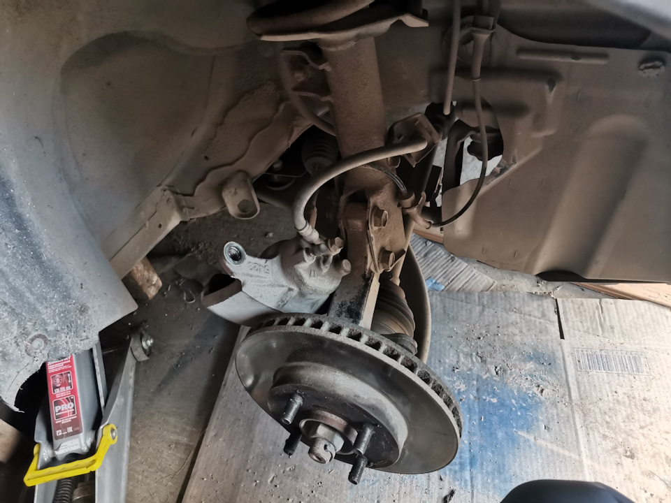 Замена направляющих суппорта ниссан ноте япошка — Nissan Note (1G), 1,5 ...