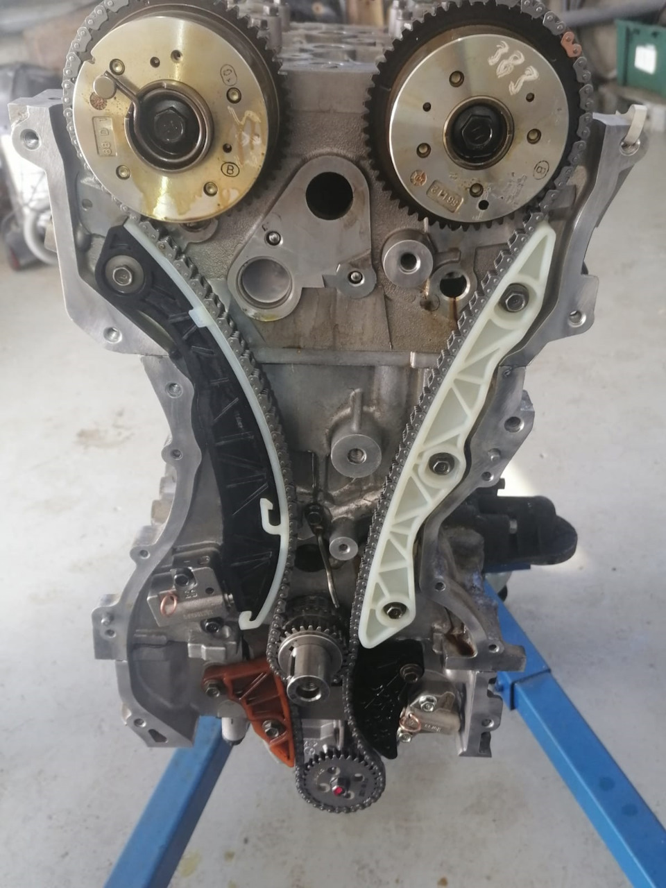 Ремонт двигателя соренто. Штифт успокоителя цепи для двигателя g4fc. Kia Sorento 2011 3.5 цепи. Ремонт g4ed. 4g15t пробитый блок.