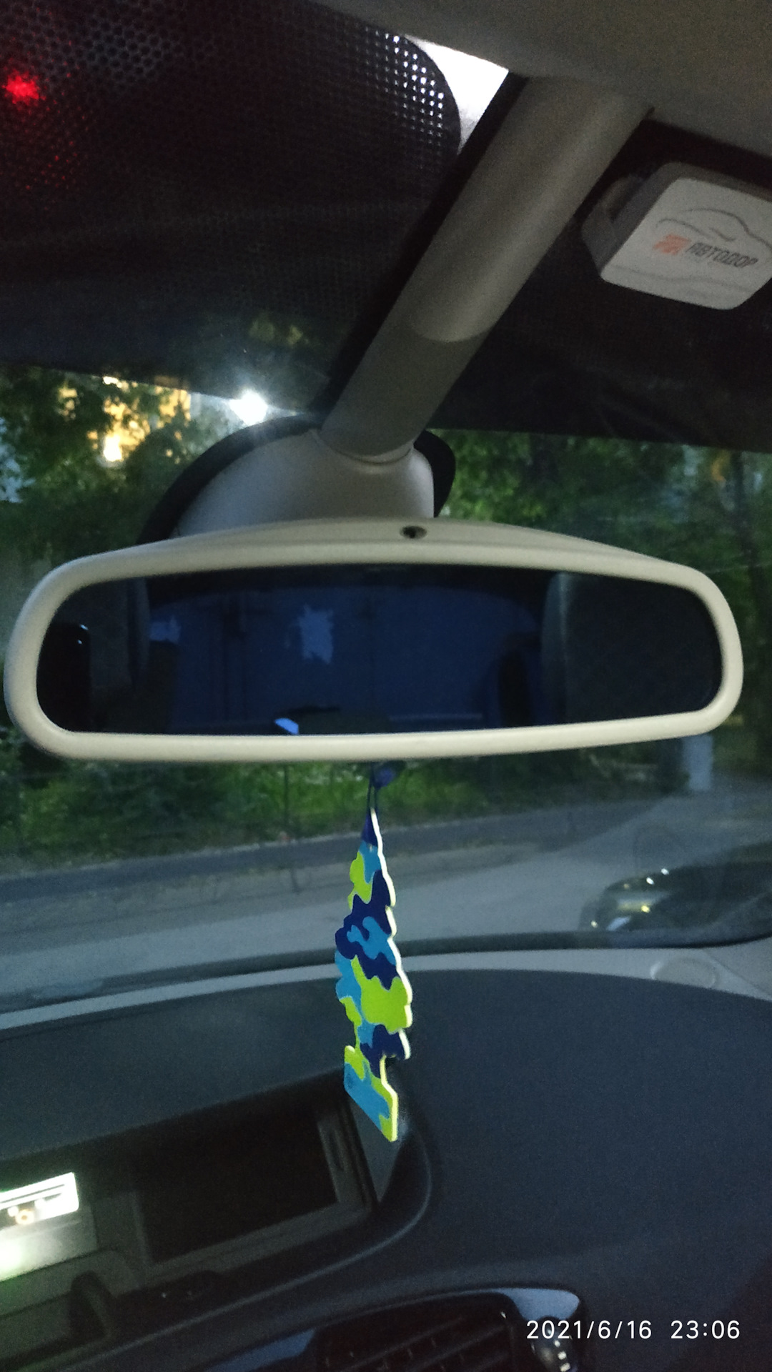 Зеркало заднего вида с затемнением. — Renault Scenic III, 1,5 л, 2009 ...