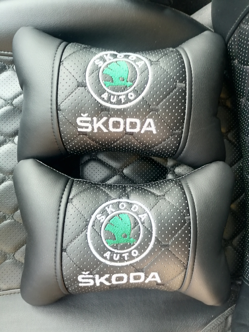 Подушки для шеи — Skoda Octavia A5 Mk2, 1,8 л, 2012 года | аксессуары ...