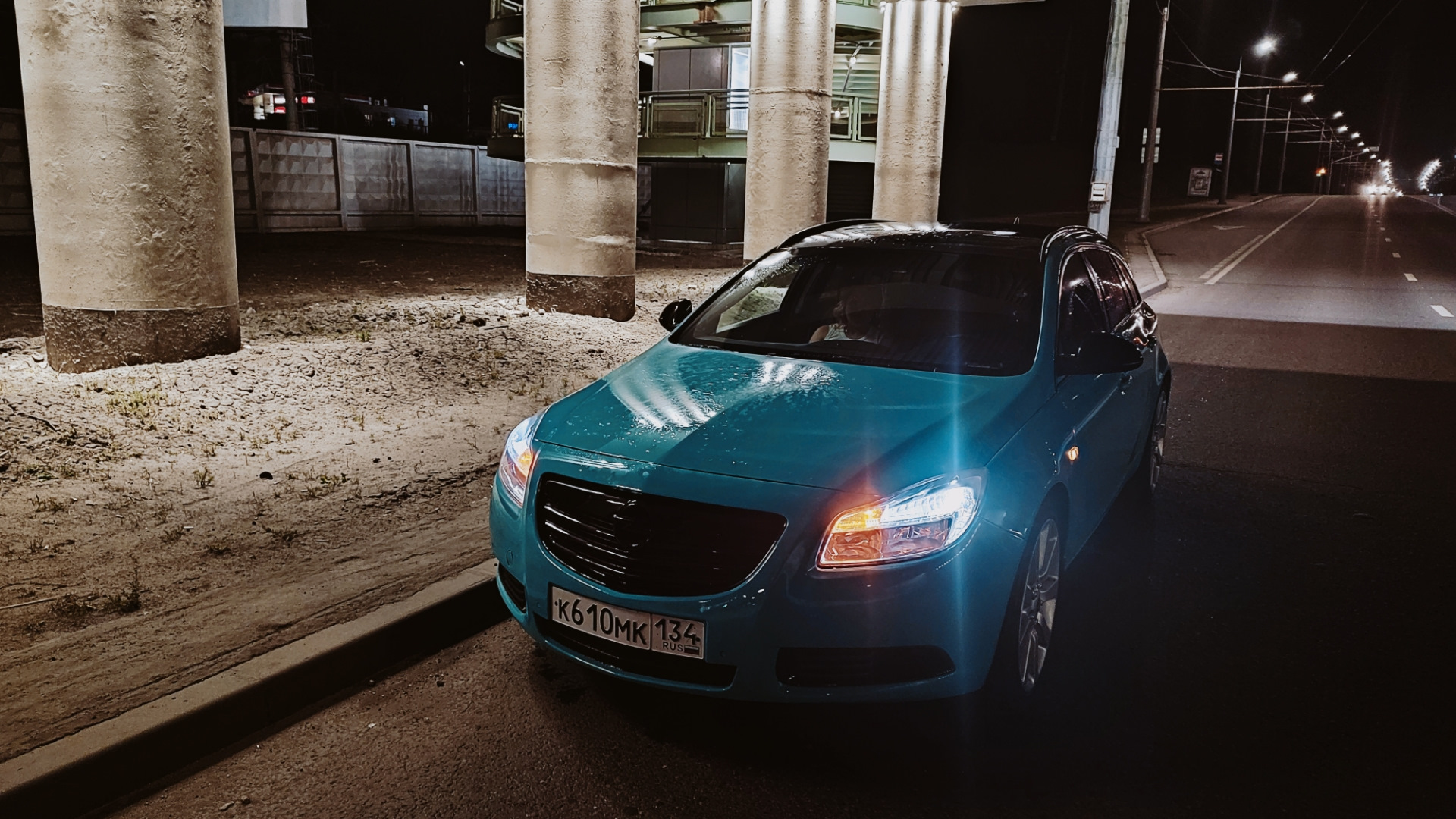 Машина едет на масле. Опель Инсигния 2021. Opel Insignia 2022. Opel Insignia Sports 2022. Авто из США реклама.