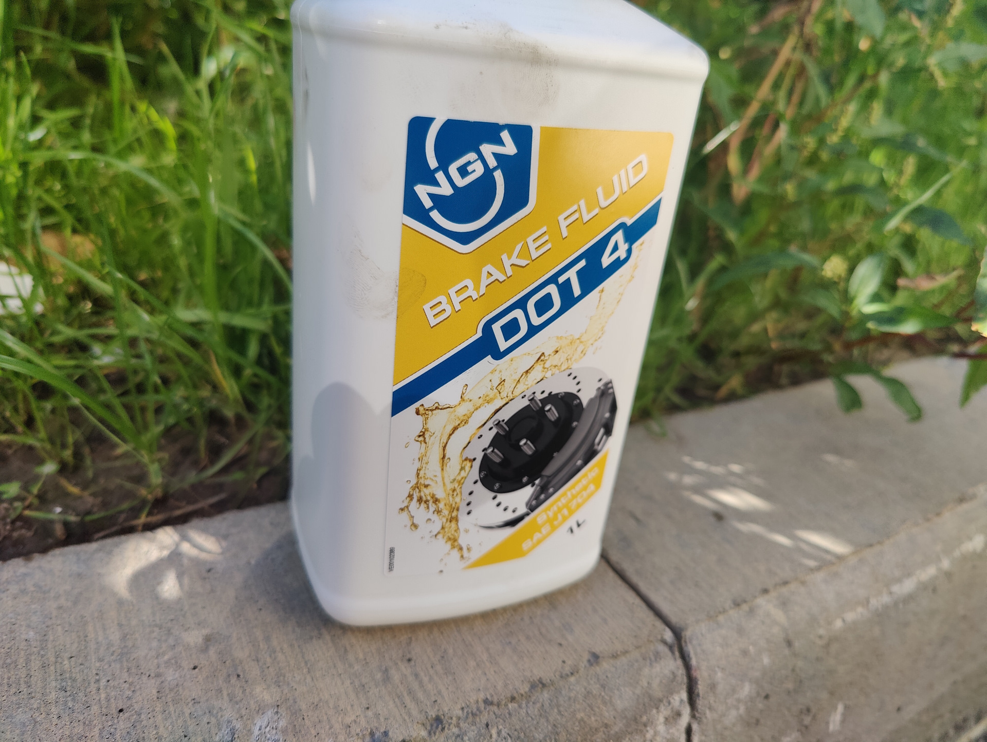 Тормозная жидкость литр. NGN Brake Fluid Dot 4. Литр.