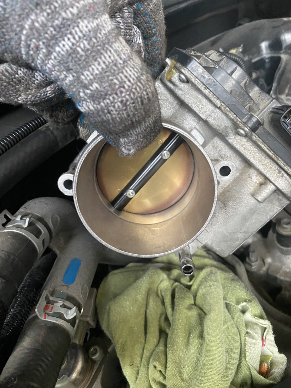 Чистим дроссельную заслонку — Toyota Crown (S200), 2,5 л, 2012 года ...