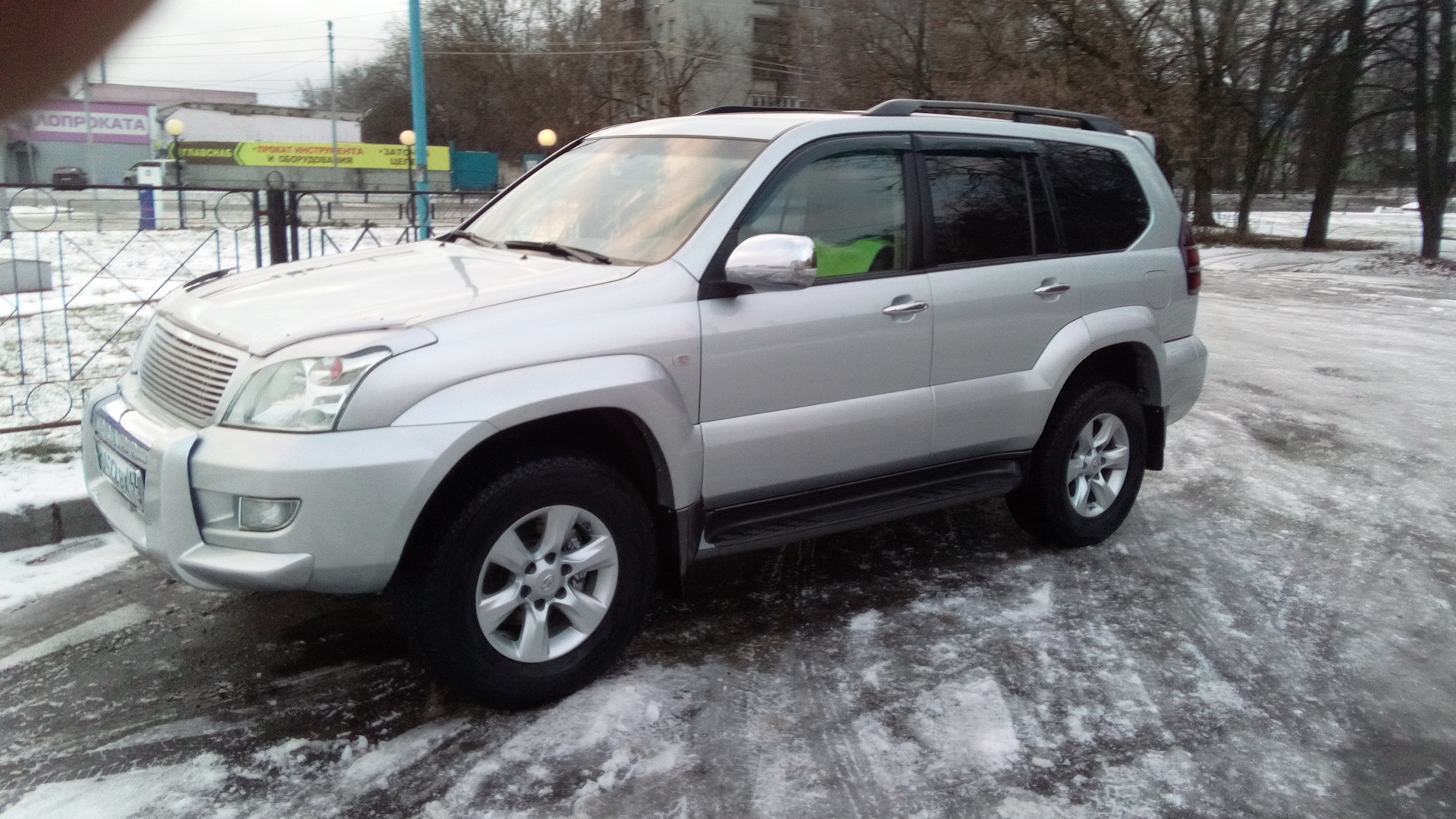 Прадо 120 годы выпуска. Прадо 120 4 литра. Прадо 120 серебристый. Toyota Land Cruiser Prado годы выпуска. Автомобили с номером 007 Ланд Крузер Прадо серебристый.