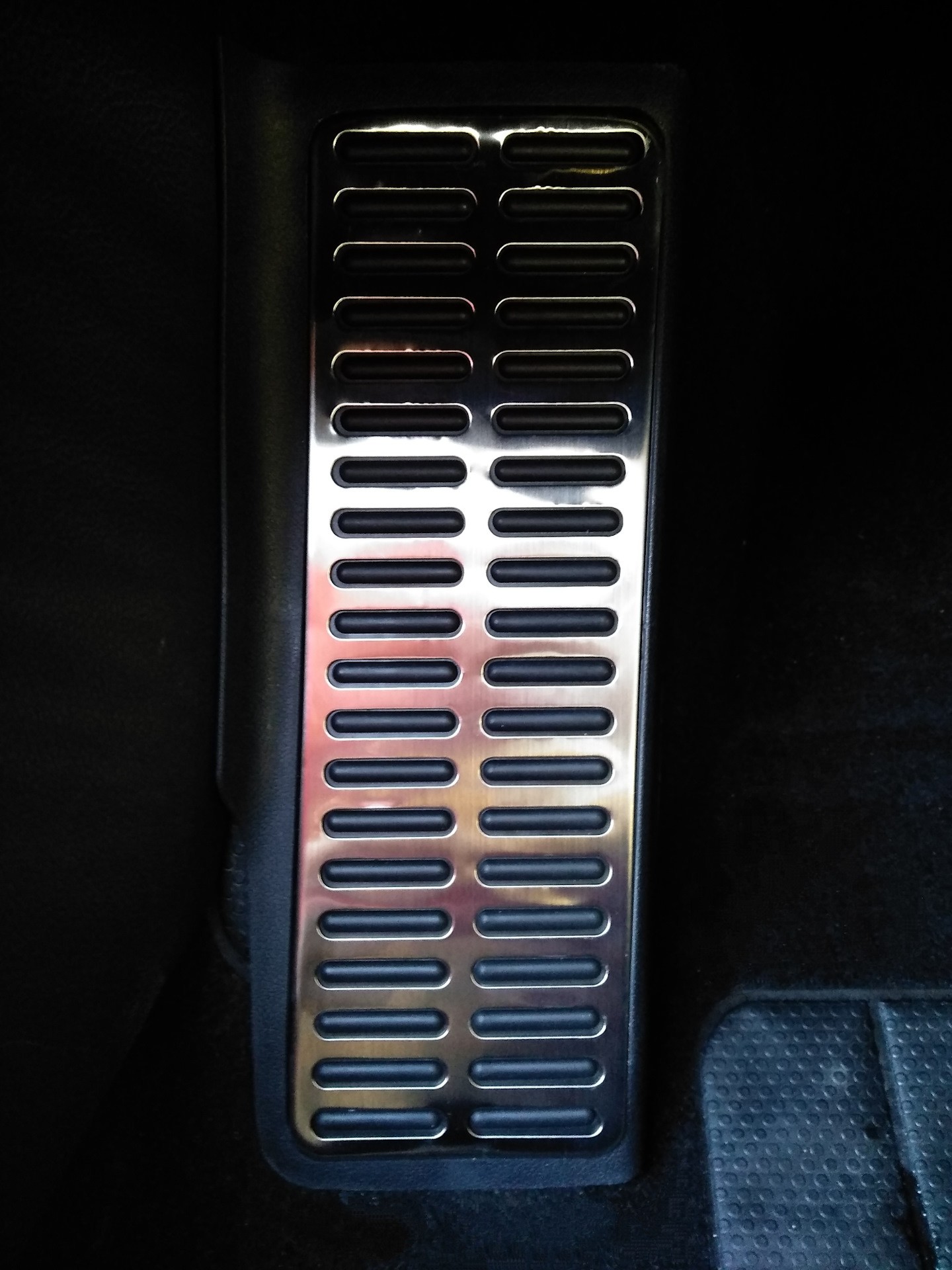 Педали автомат mazda 3. Накладки на педали mercedes-benz glc 250 4matic. Накладки на педали мазда 626 ge. Подставка под левую ногу. Подставка под левую ногу ваз 2110.