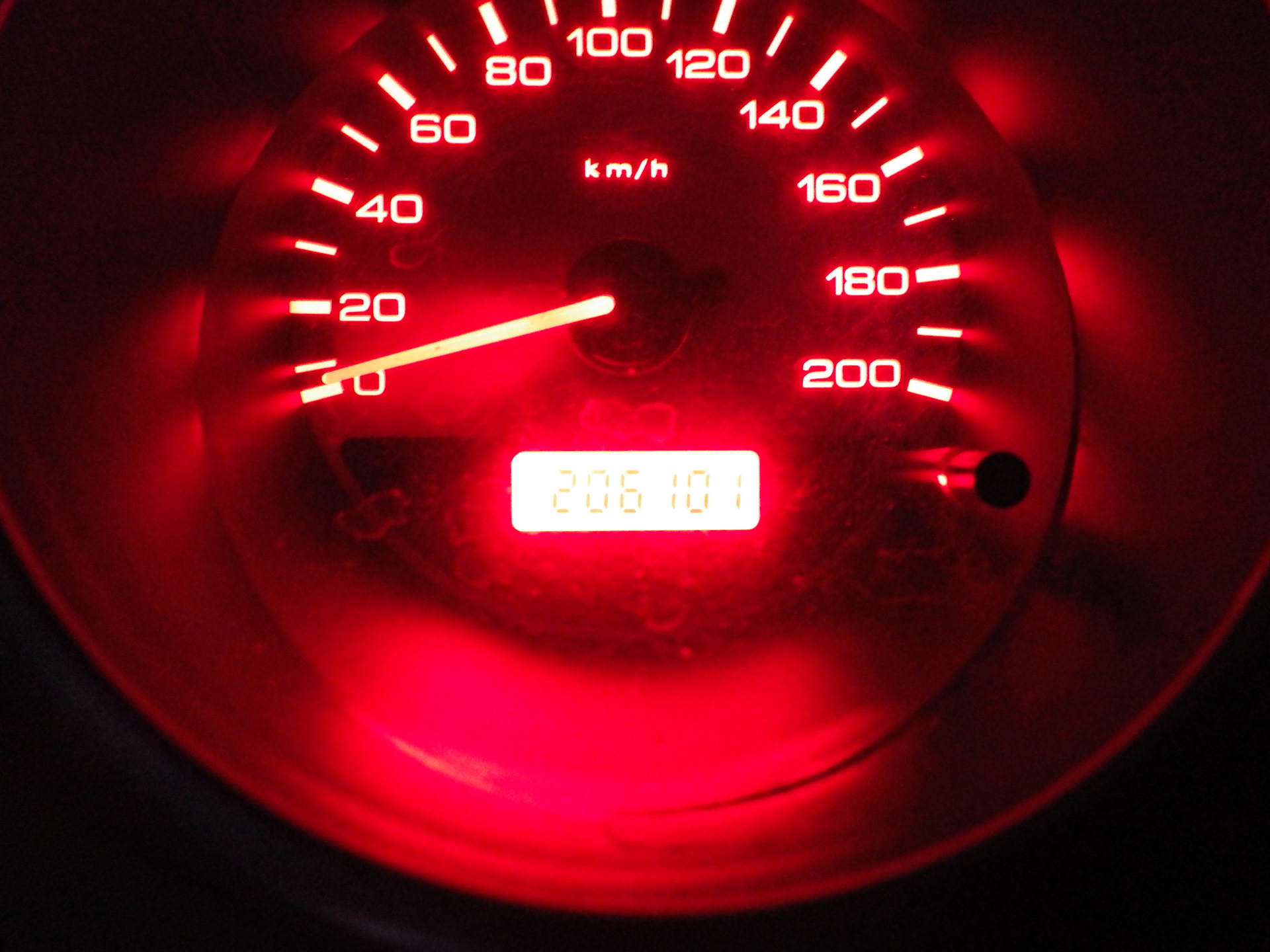 Гранд витара обороты на 110 км. Тахометр ваз 2110. Обороты при запуске. Гранта 16 клапанная холостые обороты. Нормальные обороты двигателя д4бш.