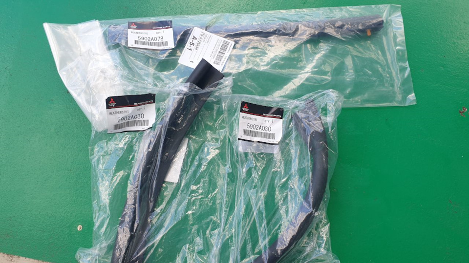 5902A078 УПЛОТНИТЕЛЬ КАПОТА Mitsubishi | Запчасти на DRIVE2