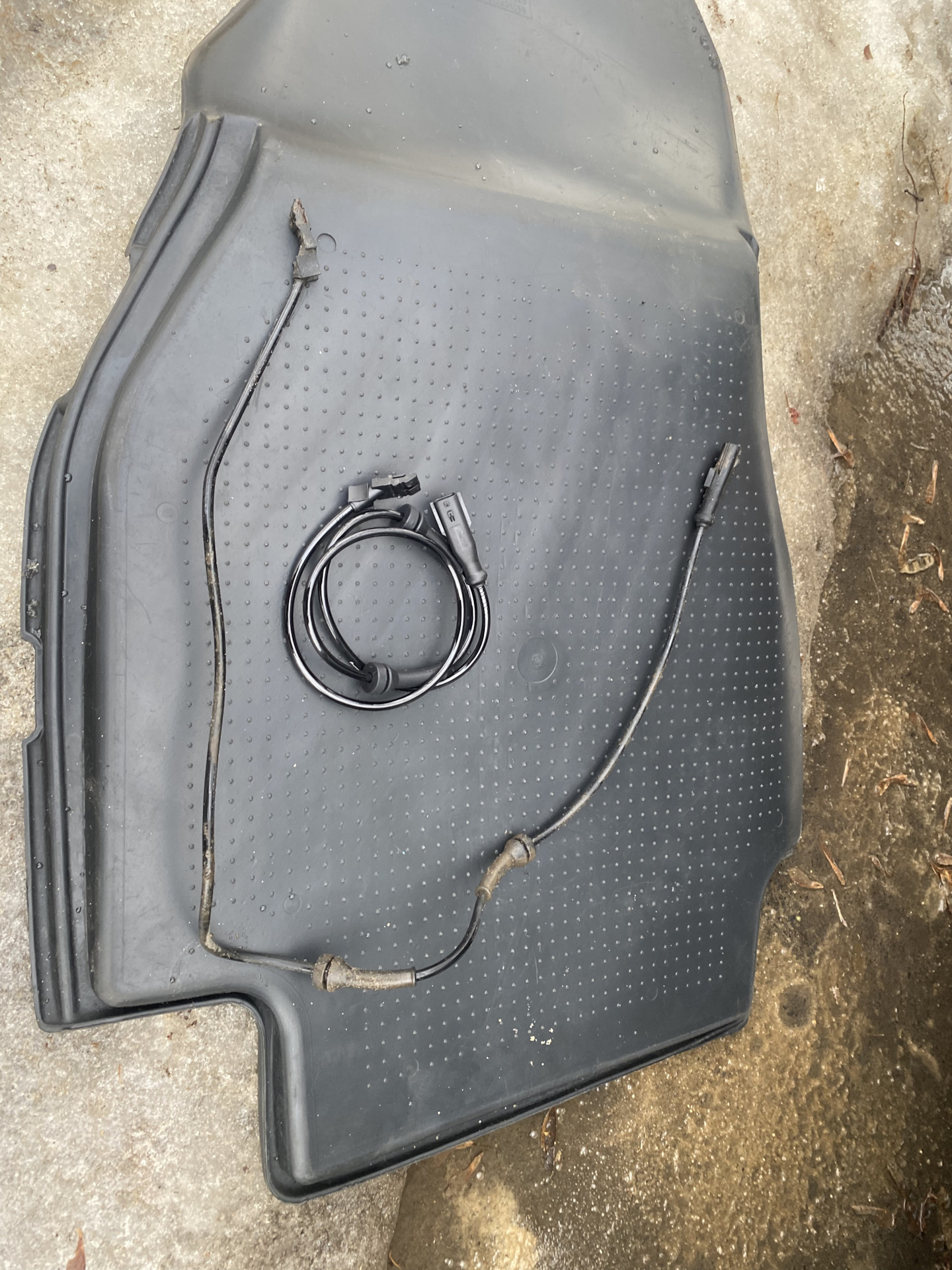 Замена заднего датчика АБС — Renault Megane II, 1,6 л, 2007 года ...