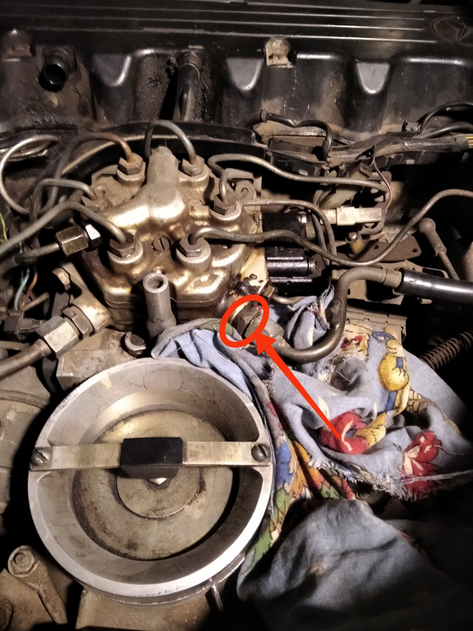 Замена топливного фильтра и фильтра тонкой очистки — Mercedes-Benz E ...