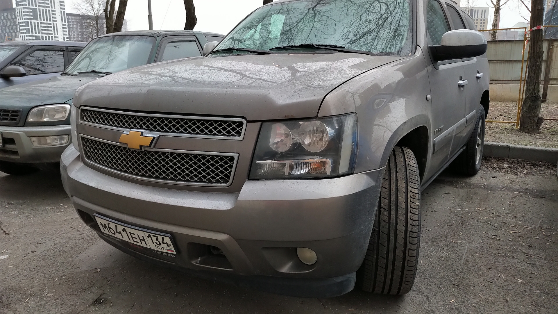 При ремонте нужно покрасить 150 рам. Chevrolet Tahoe (GMT k2xx)_2020-. Стекло фары Шевроле Тахо GMT 900.
