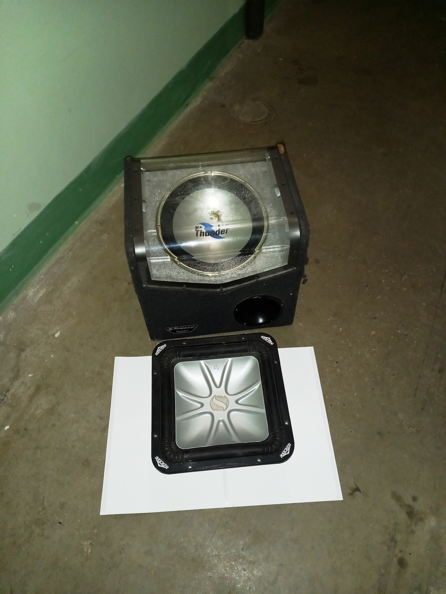 Будка для Kicker Solobaric L5 — Audi A8 (D2), 2,8 л, 1995 года ...