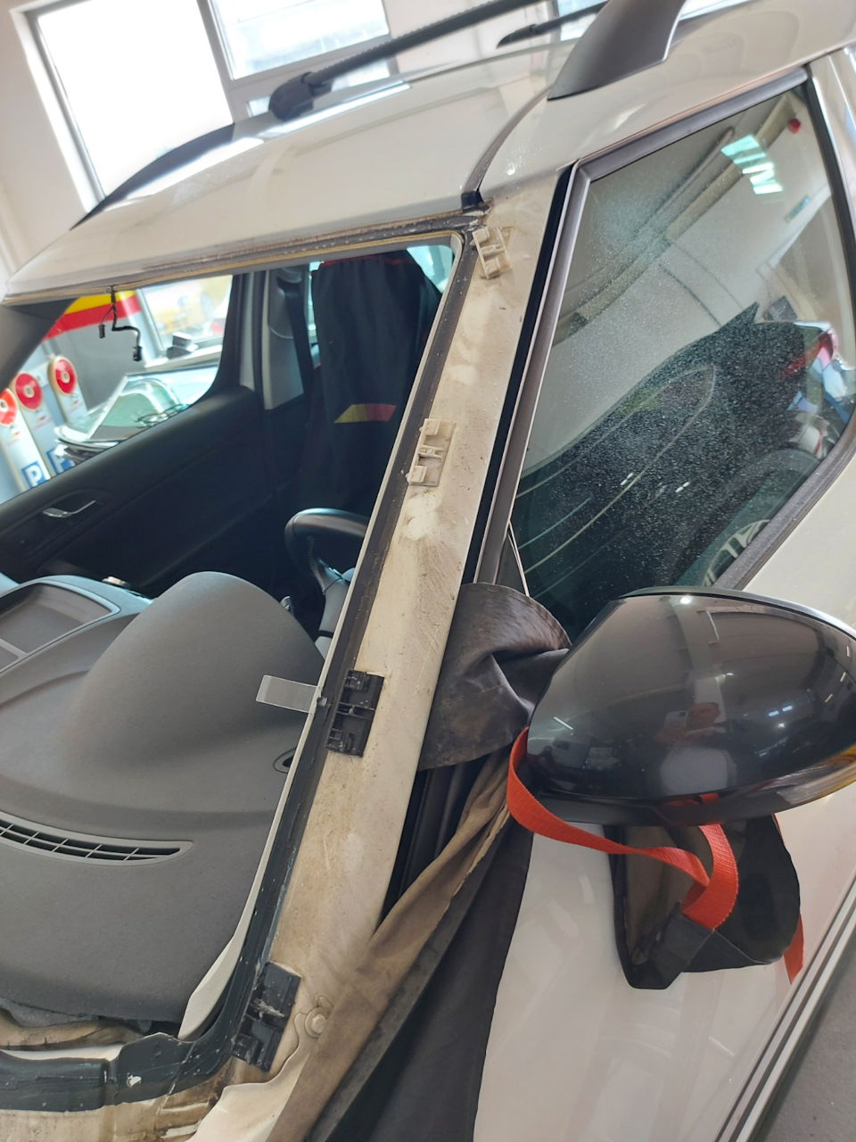 Замена лобового стекла — Skoda Yeti, 1,6 л, 2018 года | визит на сервис ...