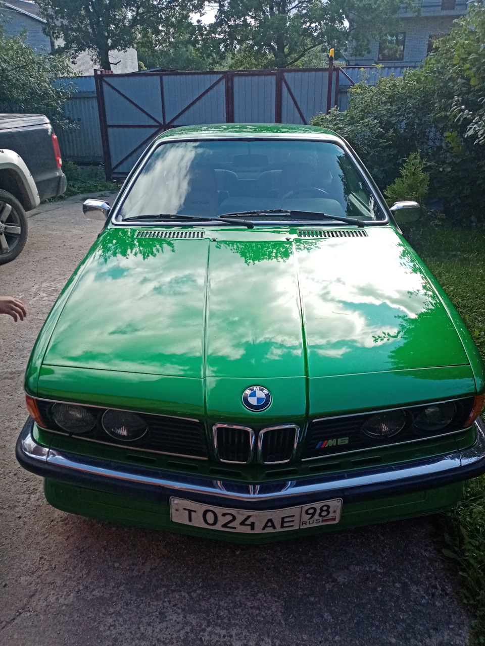 Просто фото у дома. — BMW 6 series (E24), 2,8 л, 1983 года | фотография |  DRIVE2