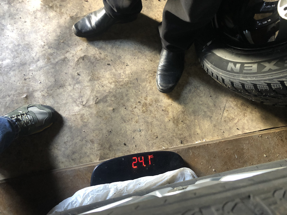 24,1 зима шипы 17е от Ниссана — BMW X3 (G01)