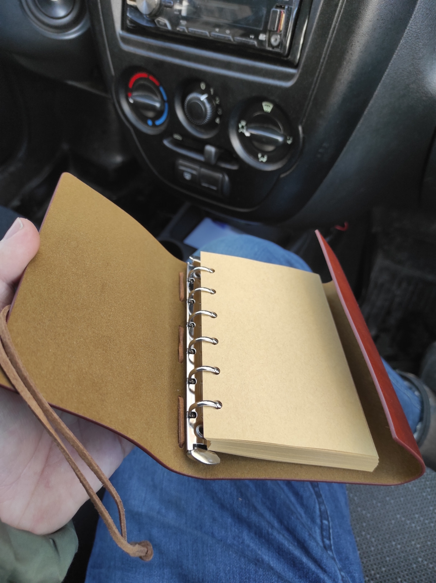 Масло в в гофре и на воздушном фильтре — Lada Гранта, 1,6 л, 2013 года ...