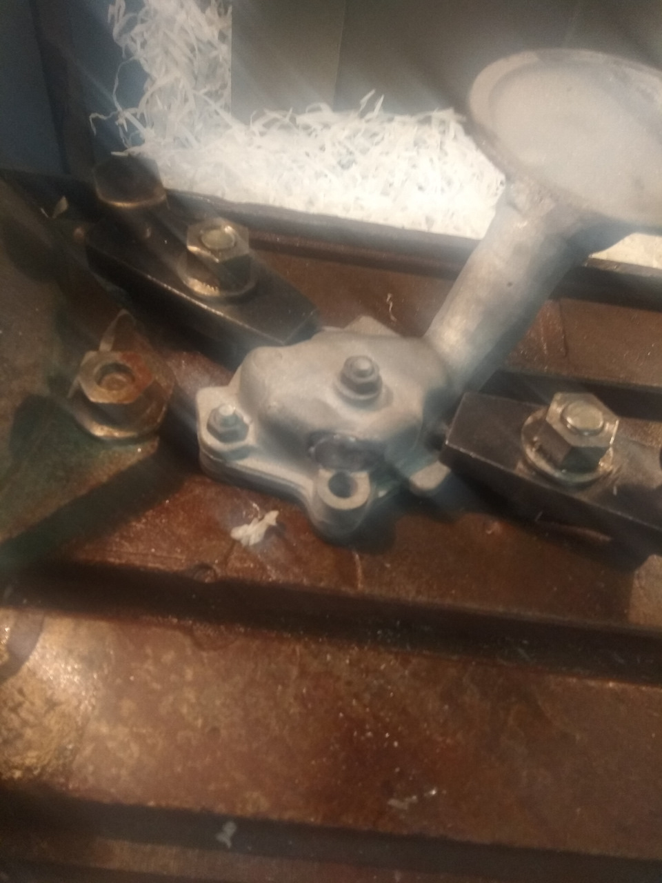 После пескаструя заварил дырку, опять отпескоструил, закрепил на фрезерном столе… — Lada 2120 Надежда