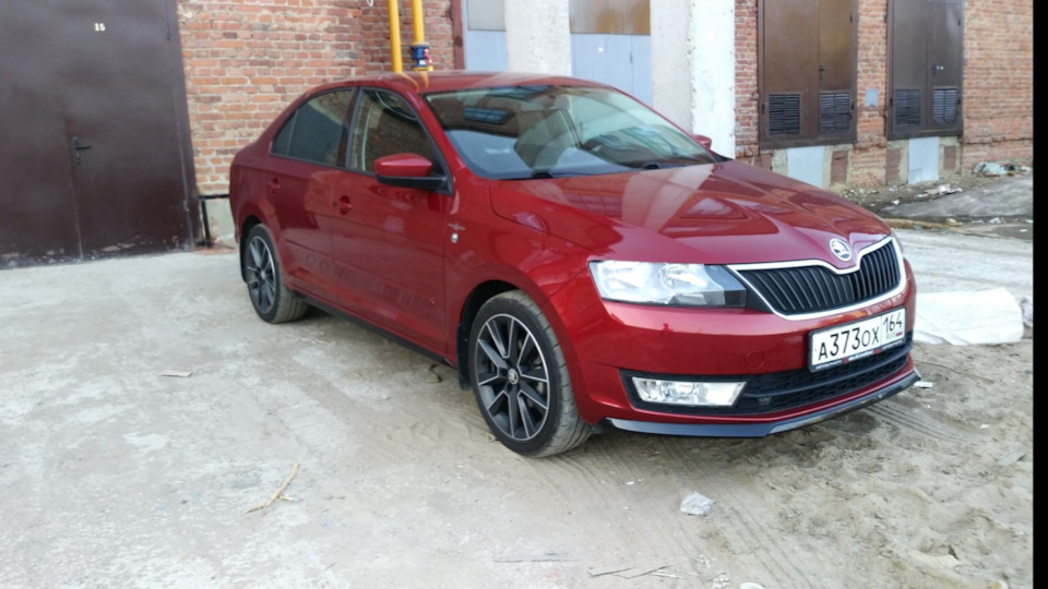 Skoda Rapid Red 2014