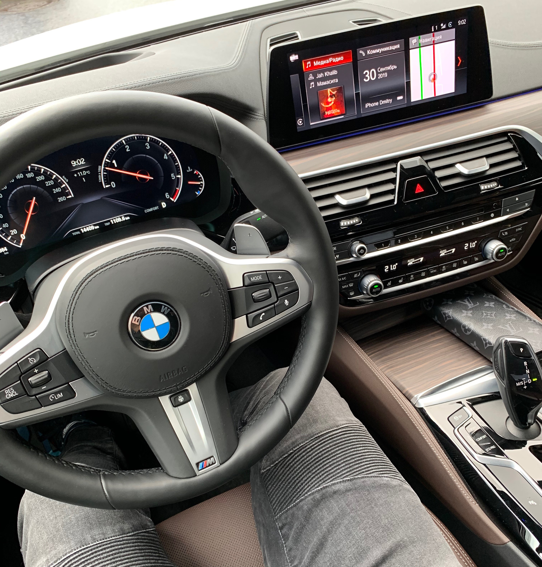 Чип бмв g30. BMW 530d. БМВ 530d салон. BMW 530d 2021 салон. BMW g30 530d.
