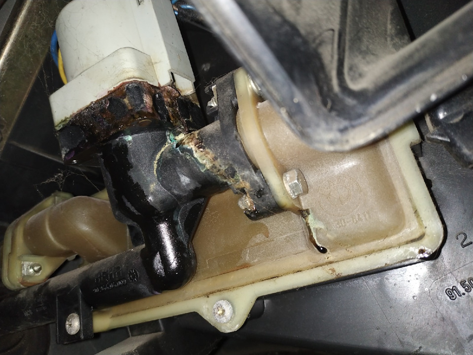 Течь клапана печки вп — BMW 3 series (E30), 1,6 л., 1989 года | своими ...