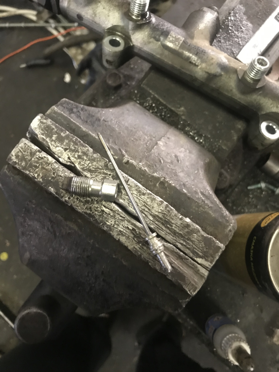 Обломило свечу накала — Audi A6 (C6), 2,7 л, 2005 года | своими руками ...