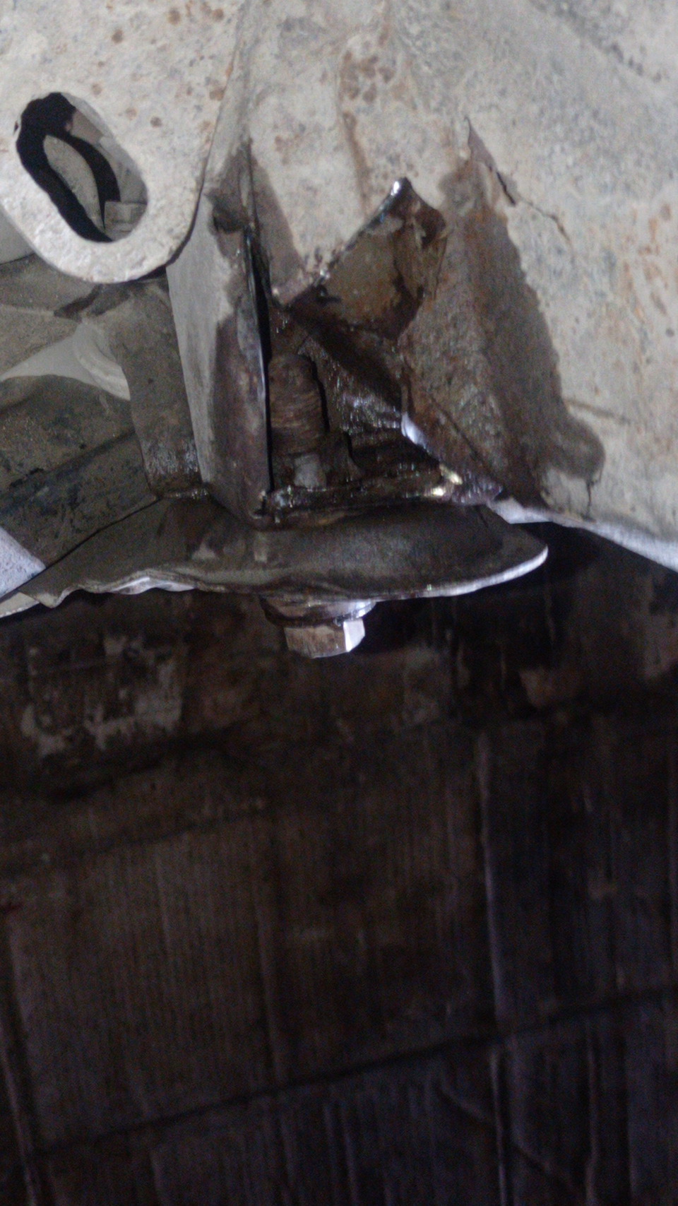 Болт подрамника — Geely MK, 1,5 л, 2008 года | поломка | DRIVE2