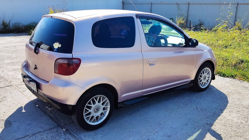 Toyota Vitz Pink