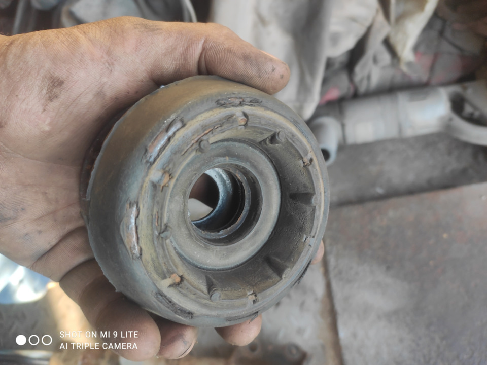 Разборка и сборка передней стойки — Volkswagen Golf Mk3, 1,9 л, 1998 ...