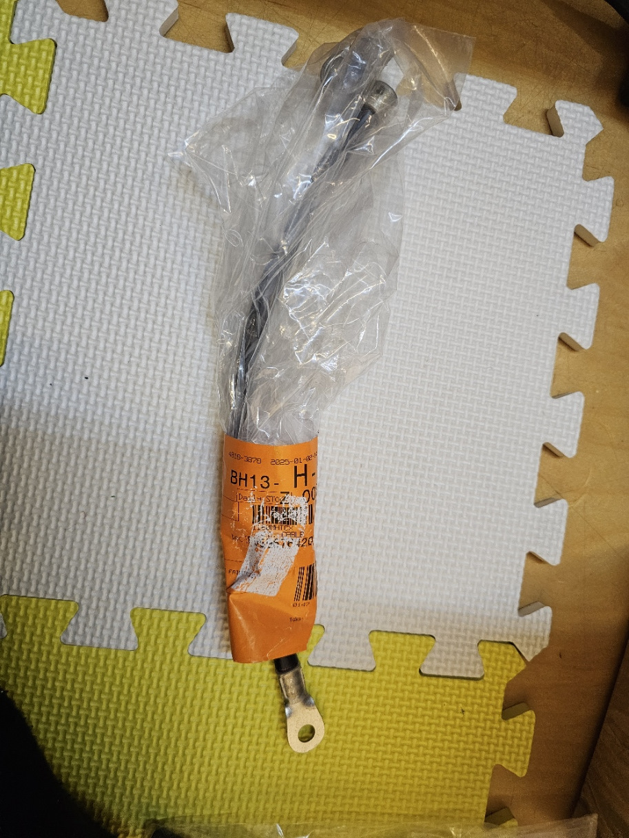 A2035400031 Mercedes кабель массы аккумулятора — Mercedes-Benz C-Class (W203). Запчасти на фото: A2035400031