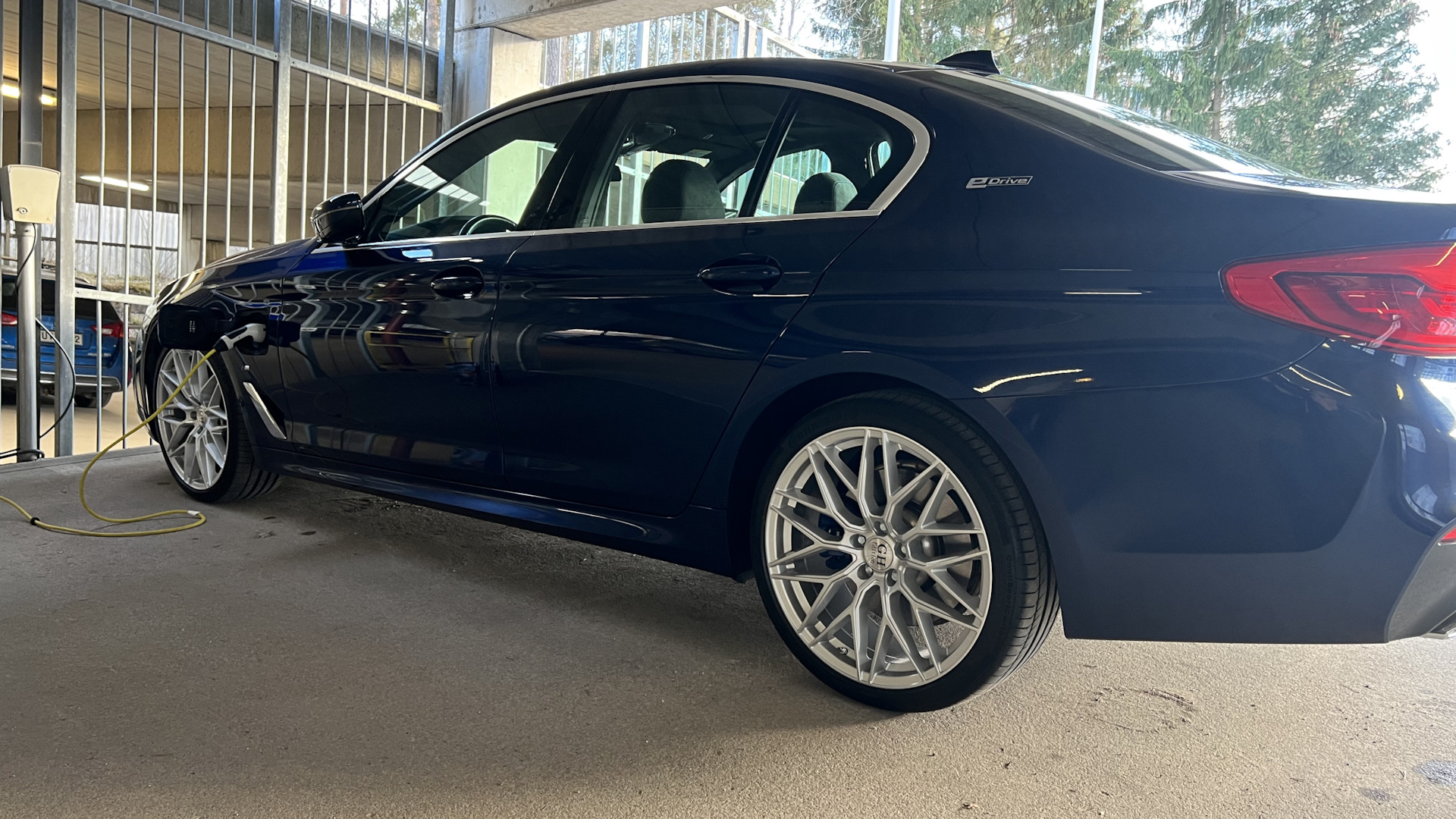 BMW 5 series (G30) 2.0 гибридный (Plug-in) 2019 | 530e M Sport на DRIVE2