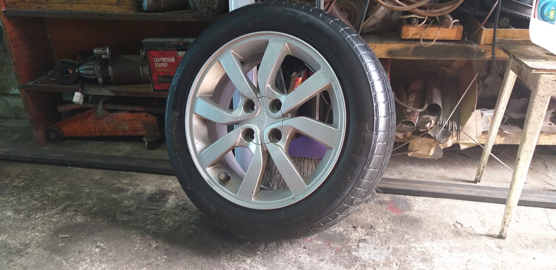 Летняя резина Pirelli cinturato p1 185/55 r15 — Lada 2113, 1,5 л, 2008 ...