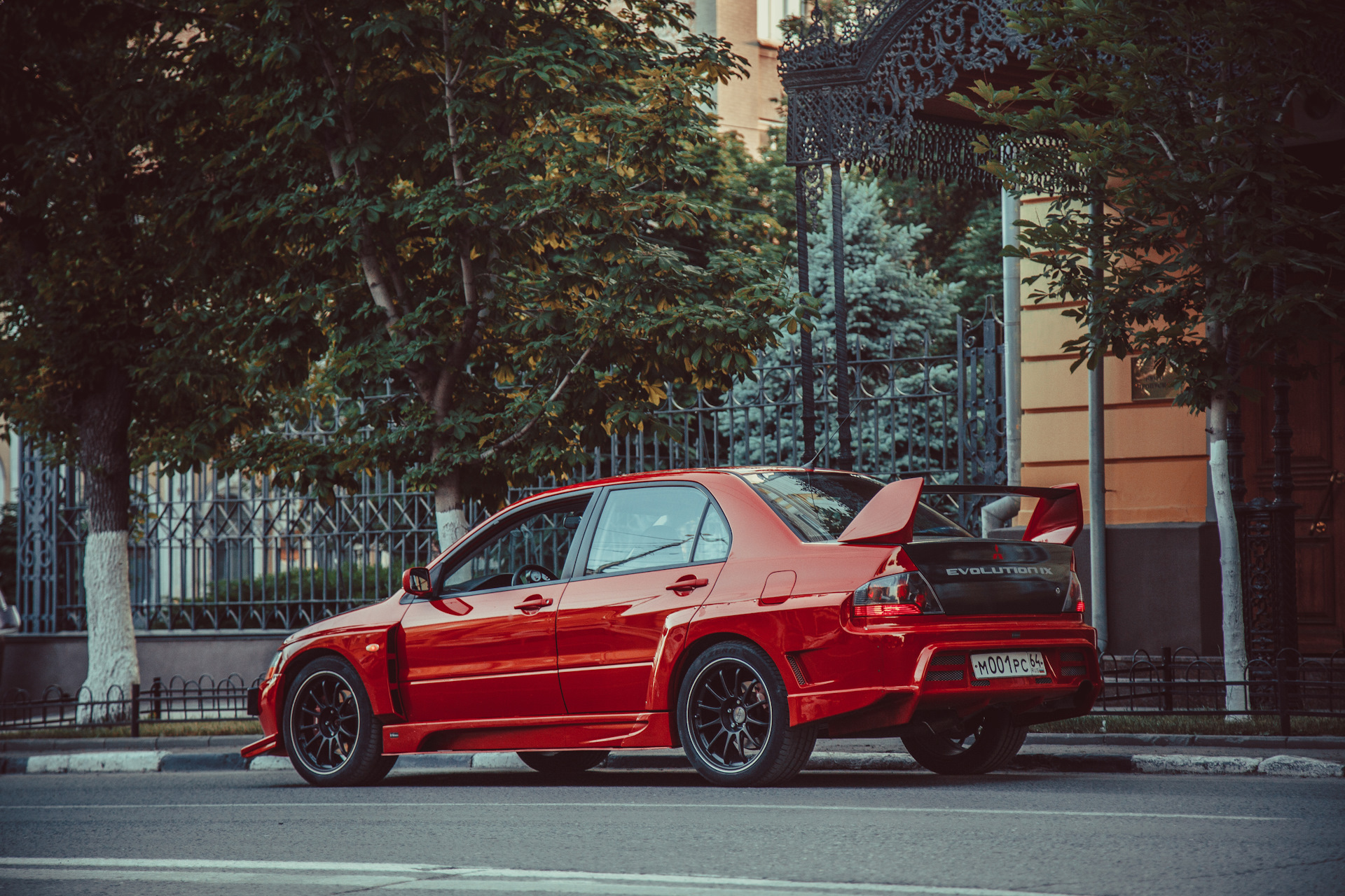 Red evolution rv r571 обзор. Mitsubishi EVO 9 красный. Mitsubishi Lancer 9 EVO красный. Mitsubishi Lancer Evolution 2 красный. Mitsubishi Lancer 9 2.0 красная Эво.