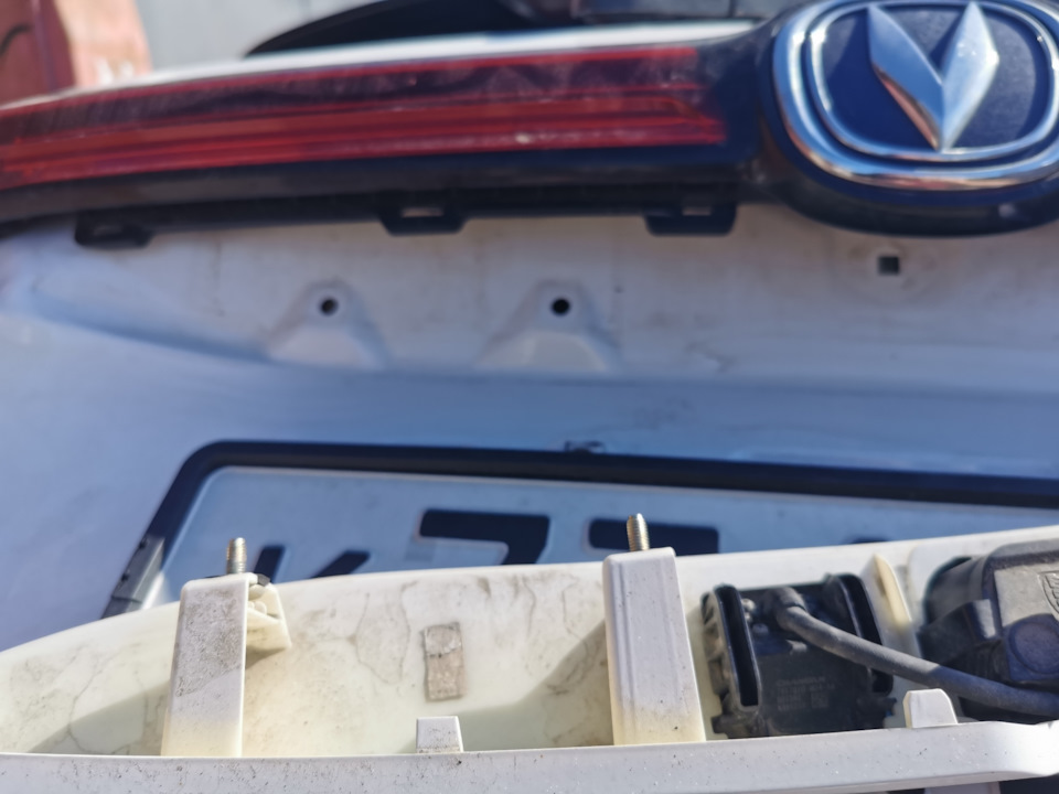 Пежо 301 торсионы на крышку багажника. Газовые упоры на ваз 2106. Крепление петлей багажника ваз 2107. Петли крышки багажника ваз 2114. Как установить крышку багажника.