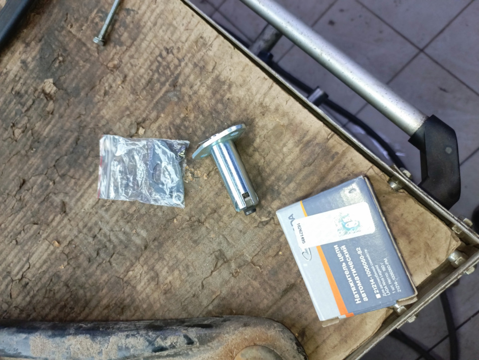 Замена гидронатяжителя цепи. — Lada Niva Travel, 1,7 л, 2023 года ...