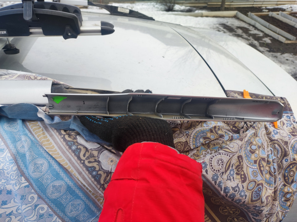 Форд Куга 1. Вода в багажнике, герметизируем релинги, или как снять ...