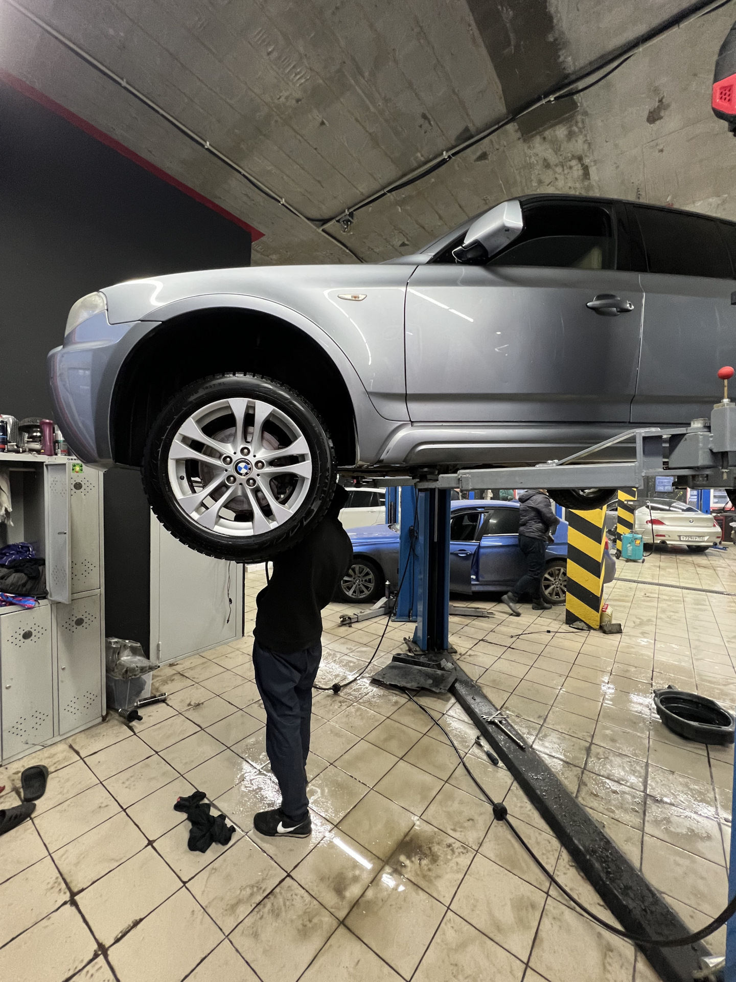 Замена масла в редукторах и раздатке — BMW X3 (E83), 2 л, 2008 года ...