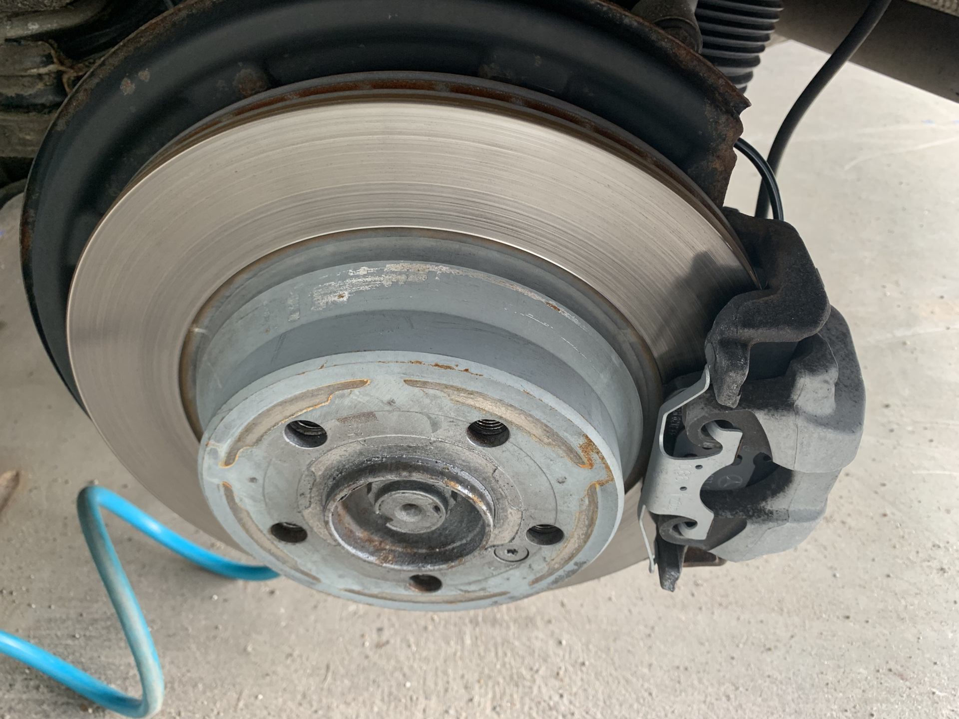 Дважды замена шин — Mercedes-Benz CLS Shooting Brake (X218), 3,5 л ...