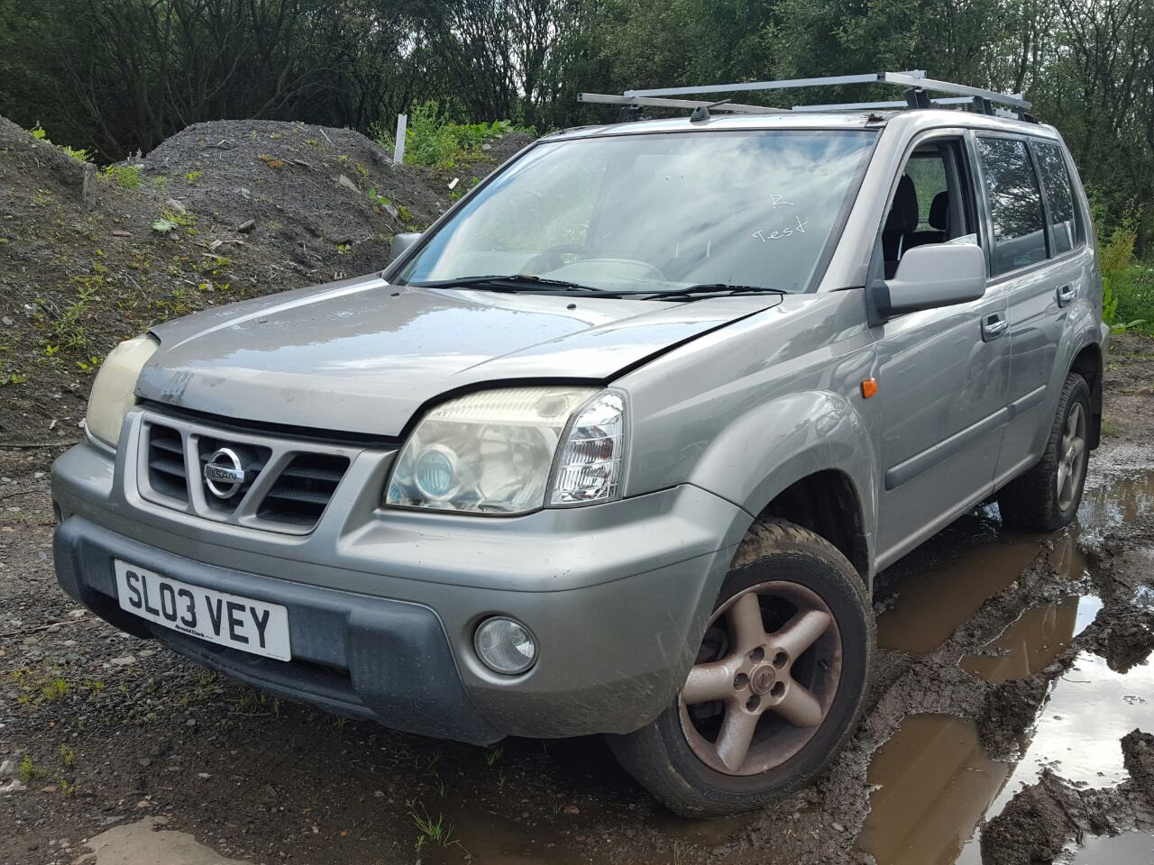 Разборка ниссана икстрейл. Nissan x Trail t30 2003. Разборка Ниссан. Исанок Икстреил машина.