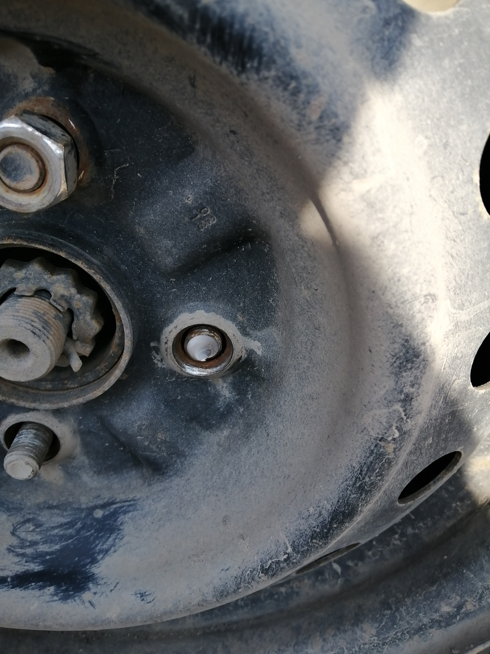 Обломилась шпилька колесная — Toyota Corolla (110), 1,5 л, 1998 года ...