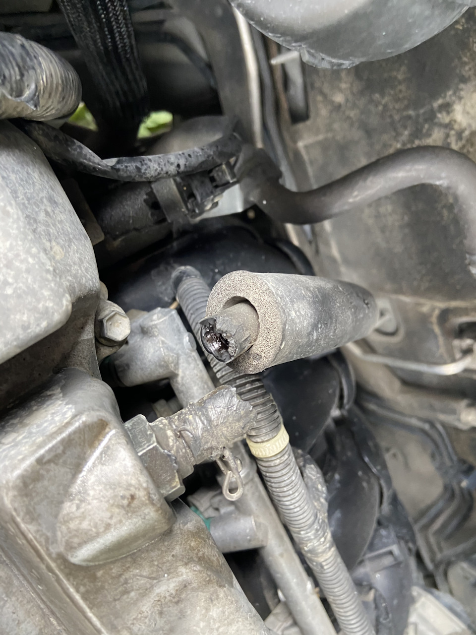 Чистка клапана картерных газов и замена патрубка — Toyota Camry (XV40 ...