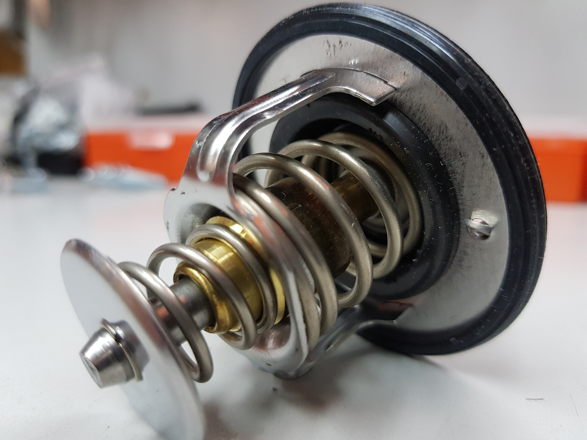 термостат ситроен с4 1. термостат гольф 4 1. артикул корпуса термостата 04е121600cb. термостат delica 4g64. термостат митсубиси кантер.