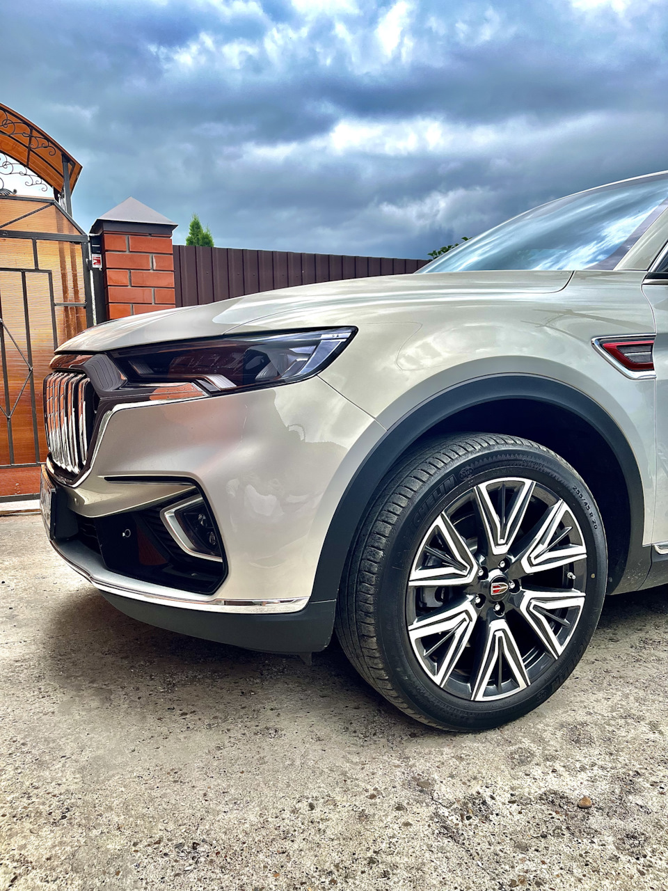 Фото в бортжурнале Hongqi HS5