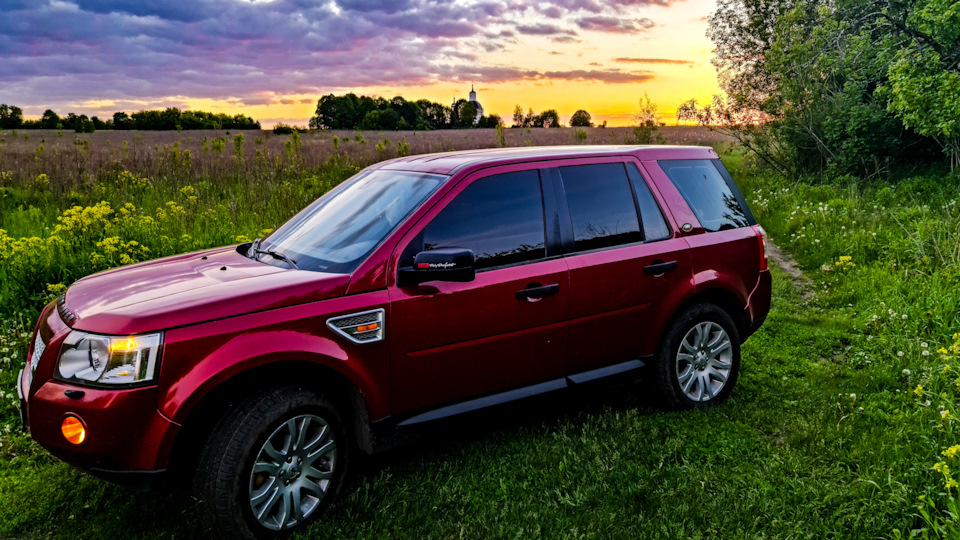 Land Rover Freelander 2 красный