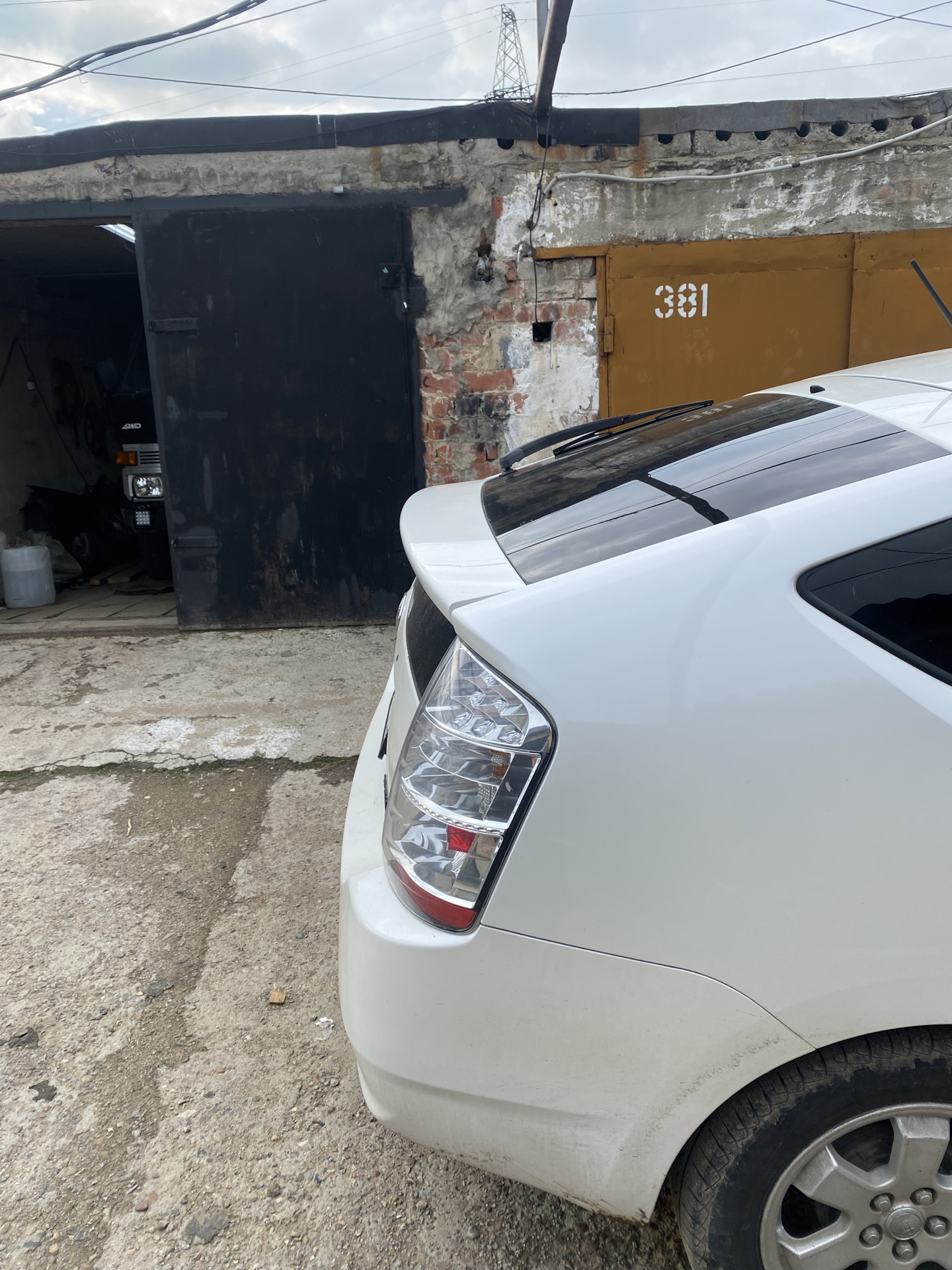 Спойлер на тойота приус 30 кузов. Спойлер на приус 30. Спойлер toyota prius 30. Спойлер на toyota prius. Спойлер на тойота приус 30 кузов.