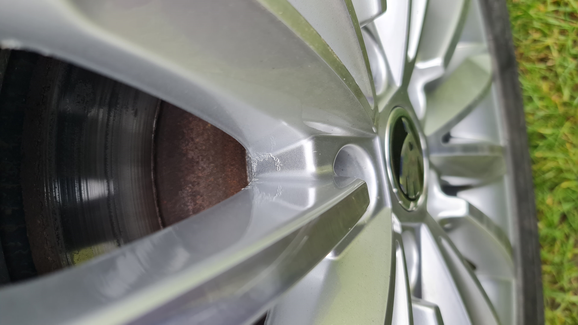 Коррозия на литых дисках — Skoda Kodiaq, 2 л, 2019 года | колёсные ...