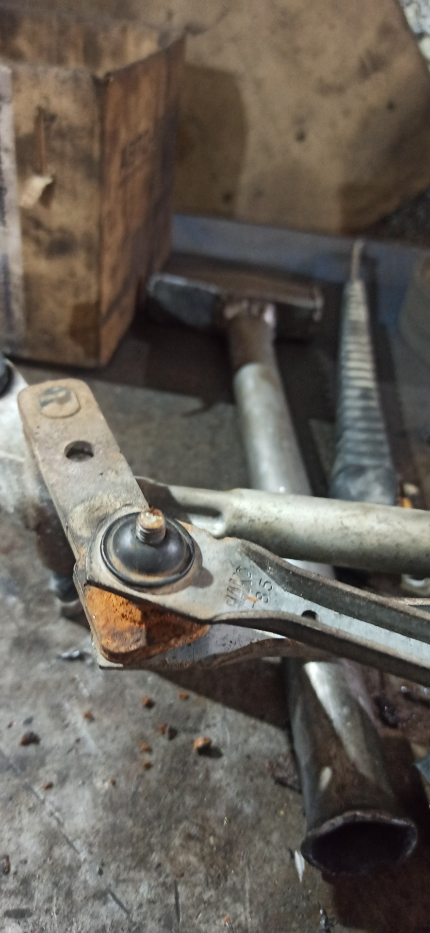 Ремонт шарнира трапеции стеклоочистителей — Renault Megane II, 1,6 л ...