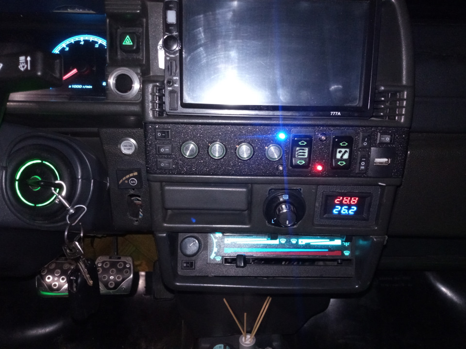 левая отвечает за жалюзи правая печной кран. — Lada 21093i