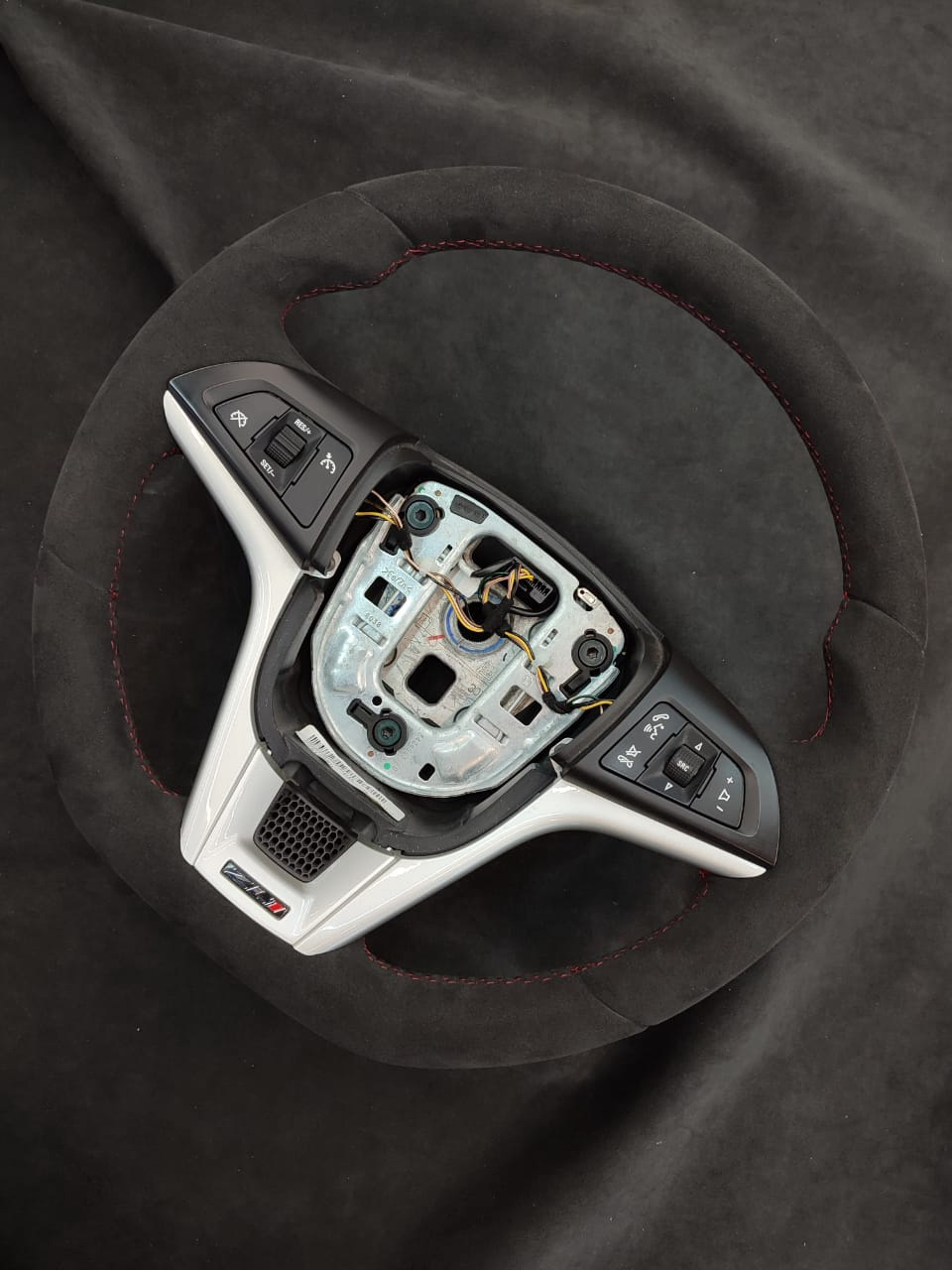 Перетяжка руля Chevrolet Camaro в алькантару — f5avto на DRIVE2