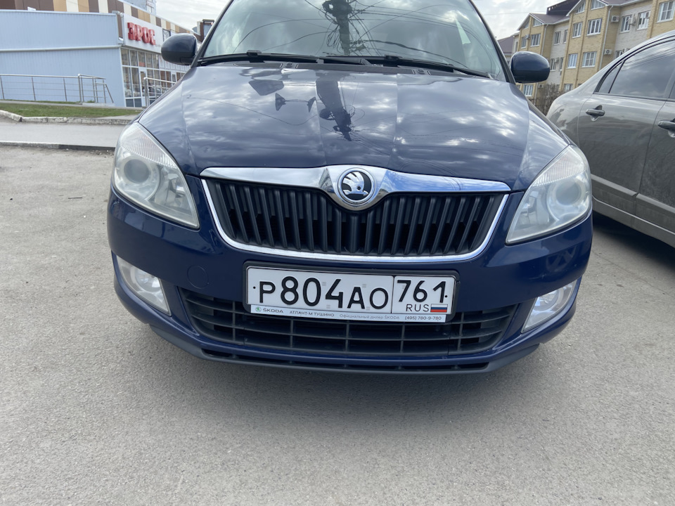 #1 Рамки Sak и рыжие ДХО — Skoda Fabia Mk2, 1,2 л, 2014 года ...